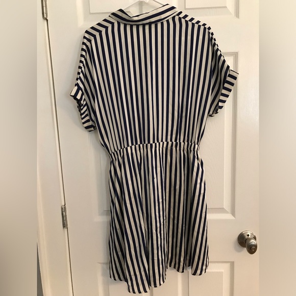 Y’Coo Paris Striped Shirt Dress with Elasticized Waist and Tie Size Large - Picture 2 of 4